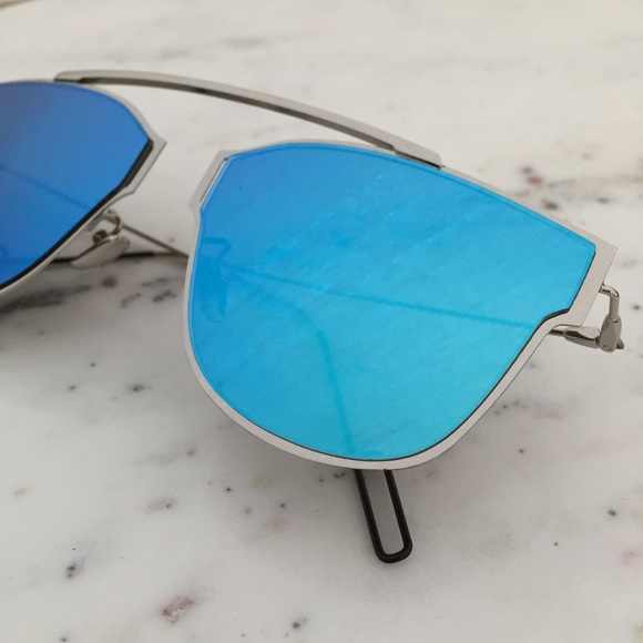 🆑 "Camilla" Sunglasses || Silver & Light Blue - Picture 3 of 9